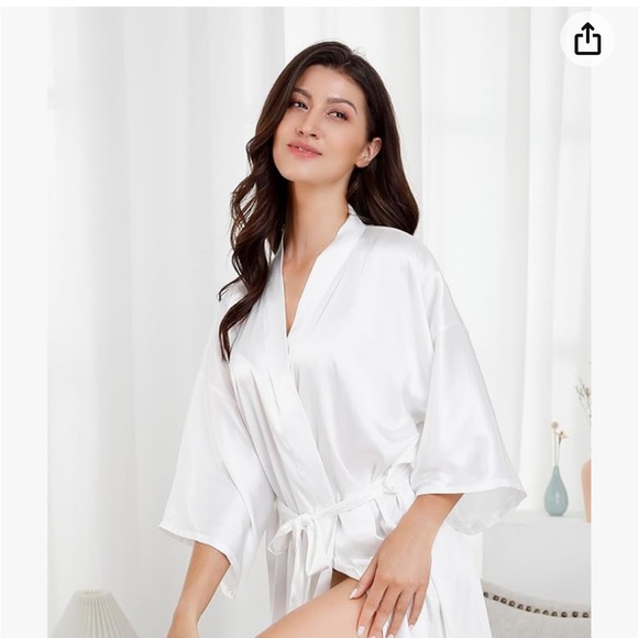 Bride robe with rhinestones - Picture 2 of 4